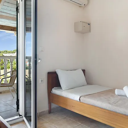 Sandy Maria 401 扎金索斯镇